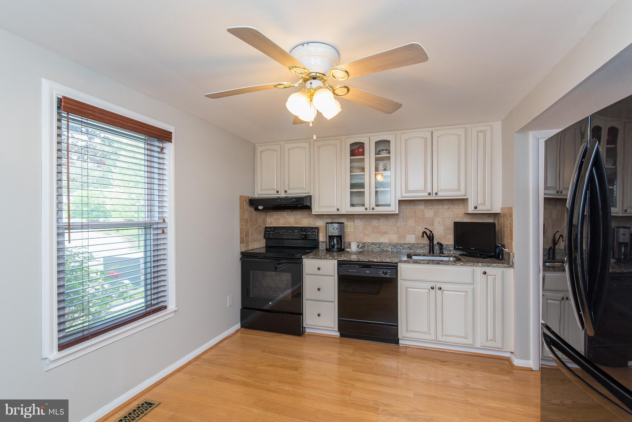 9260 Throgmorton Road Baltimore, MD 21234 - Photo 4 of 30 Kitchen