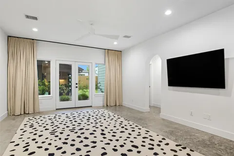 $649,500 | 410 East 33rd Street, Houston, TX 77018