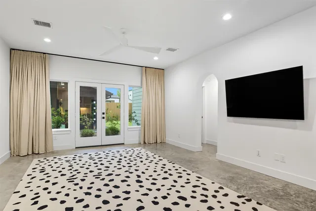 an empty room with wooden floor and mirror