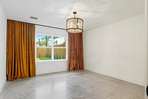 $649,500 | 410 East 33rd Street, Houston, TX 77018