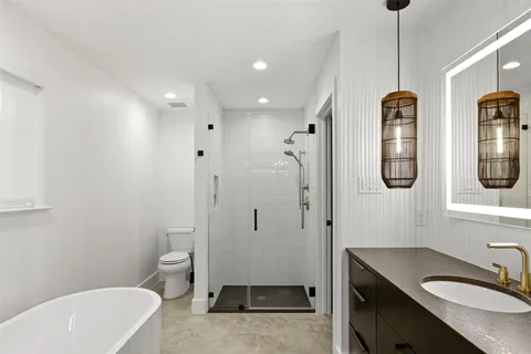 $649,500 | 410 East 33rd Street, Houston, TX 77018