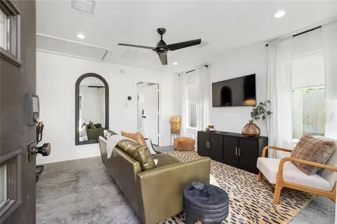 $649,500 | 410 East 33rd Street, Houston, TX 77018