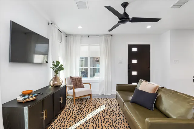 $649,500 | 410 East 33rd Street, Houston, TX 77018