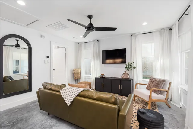 $649,500 | 410 East 33rd Street, Houston, TX 77018