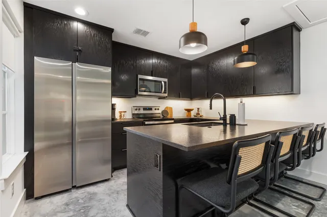 $649,500 | 410 East 33rd Street, Houston, TX 77018