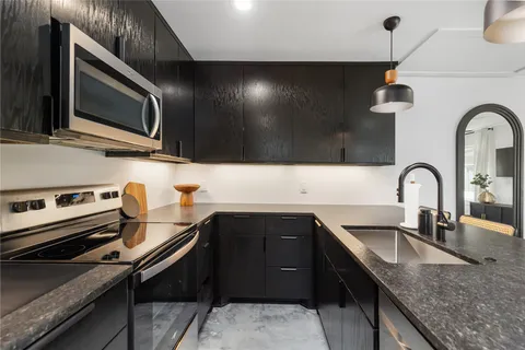 $649,500 | 410 East 33rd Street, Houston, TX 77018