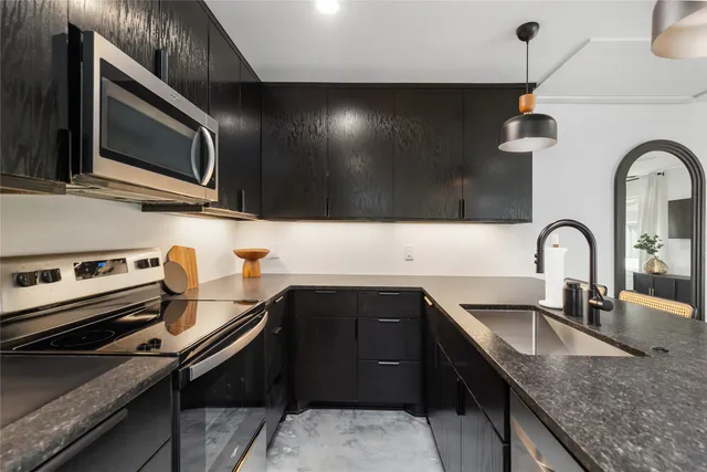 $649,500 | 410 East 33rd Street, Houston, TX 77018