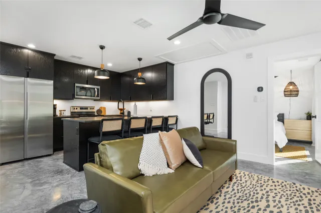 $649,500 | 410 East 33rd Street, Houston, TX 77018