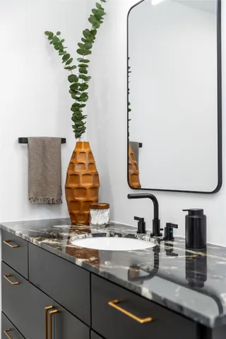 $649,500 | 410 East 33rd Street, Houston, TX 77018