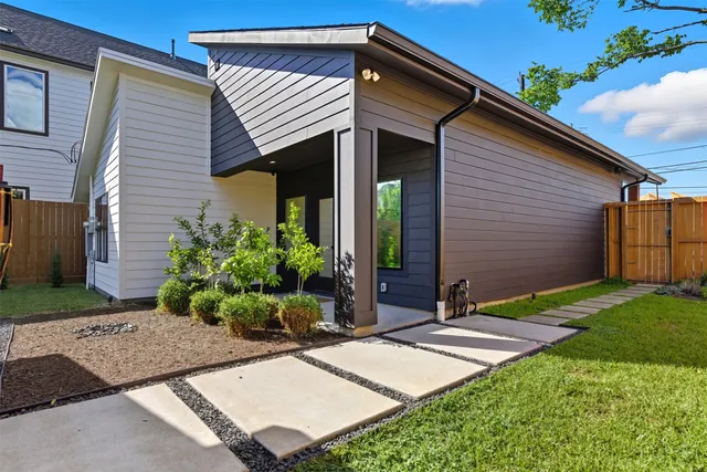 $649,500 | 410 East 33rd Street, Houston, TX 77018