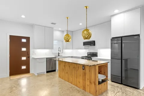 $649,500 | 410 East 33rd Street, Houston, TX 77018