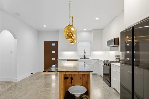 $649,500 | 410 East 33rd Street, Houston, TX 77018