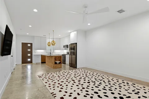 $649,500 | 410 East 33rd Street, Houston, TX 77018