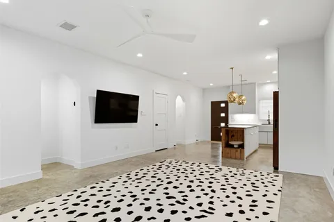 $649,500 | 410 East 33rd Street, Houston, TX 77018