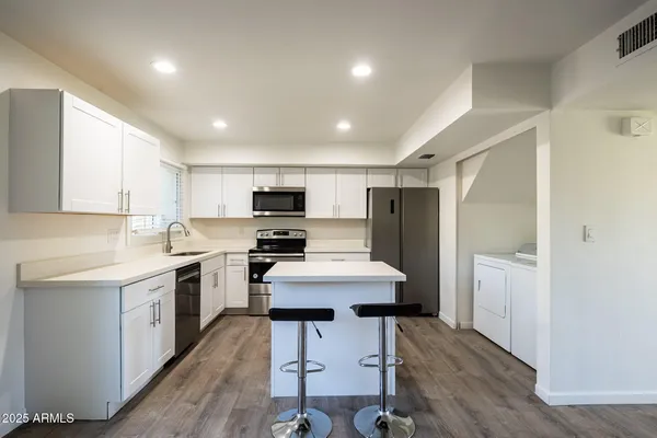 $2,400 | 12 East Hermosa Drive, Tempe, AZ 85282