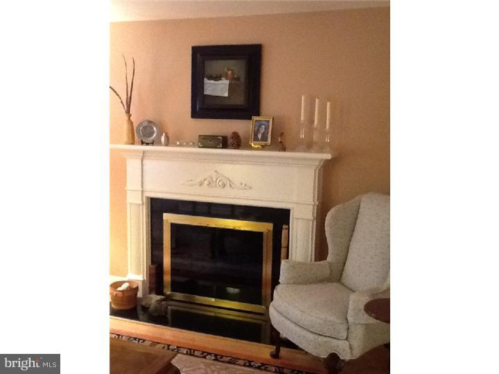53 Crestline Road Wayne, PA 19087 - Photo 11 of 22 Living Room