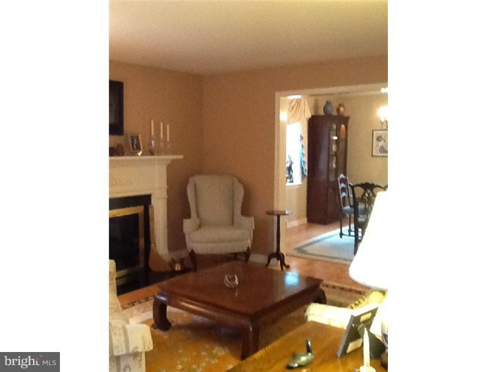 53 Crestline Road Wayne, PA 19087 - Photo 4 of 22 Living Room
