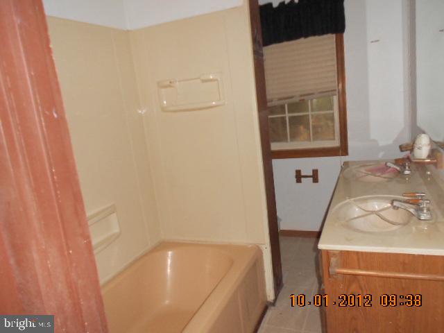377 Old Mine Road Lebanon, PA 17042 - Photo 4 of 7 Gallery Image 4