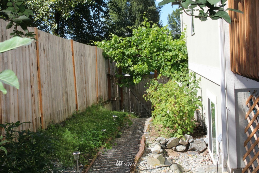 1536 228th Street Southeast, Unit B Bothell, WA 98021 - Photo 14 of 17