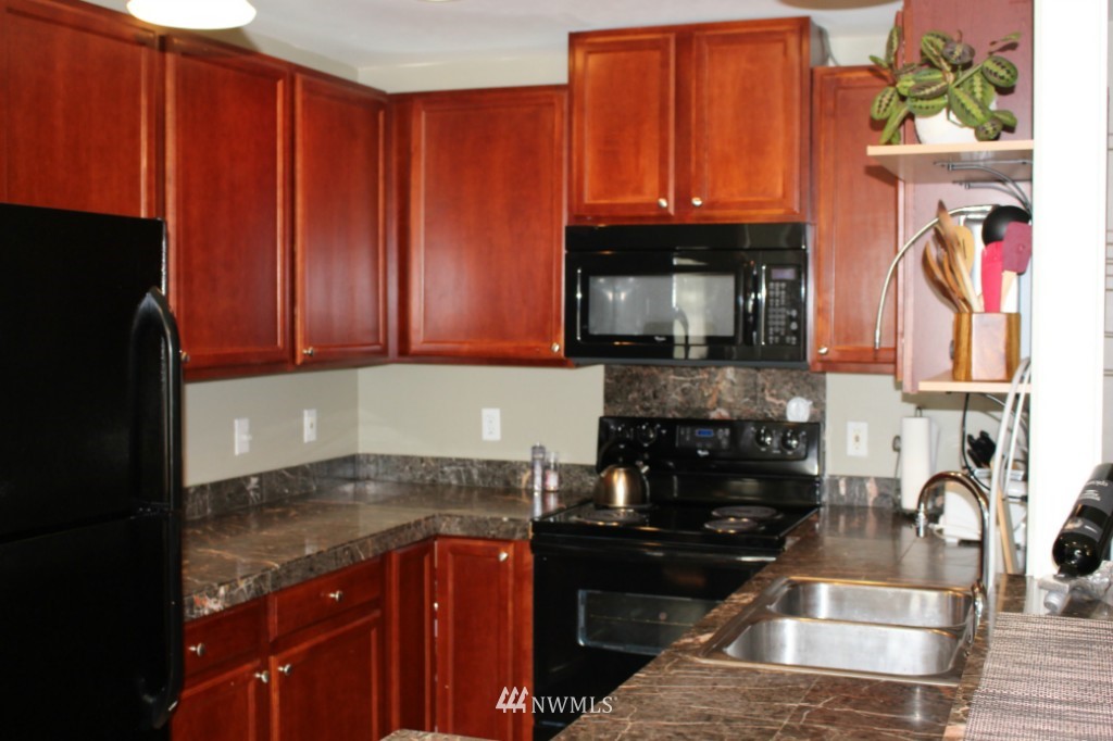1536 228th Street Southeast, Unit B Bothell, WA 98021 - Photo 5 of 17