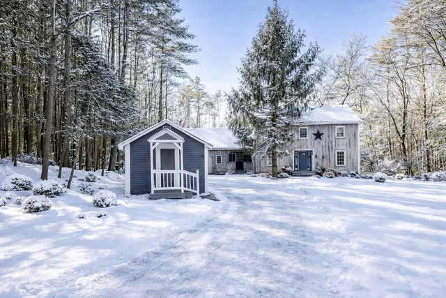 $549,900 | 583 Burt Hill Road, Winchester, NH 03470