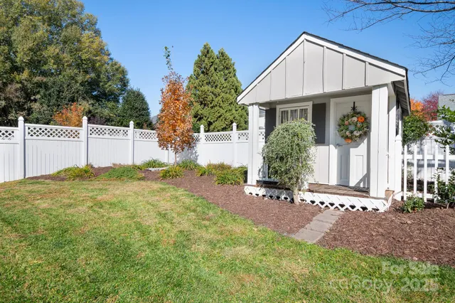 $940,000 | 15826 Trenton Place Road, Huntersville, NC 28078