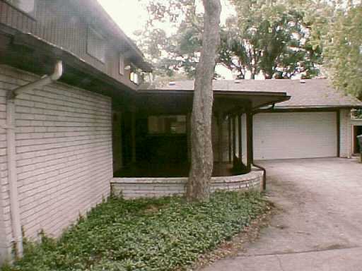 5218 Wooldridge Road Corpus Christi, TX 78413 - Photo 8 of 10 a front view of a house with garden
