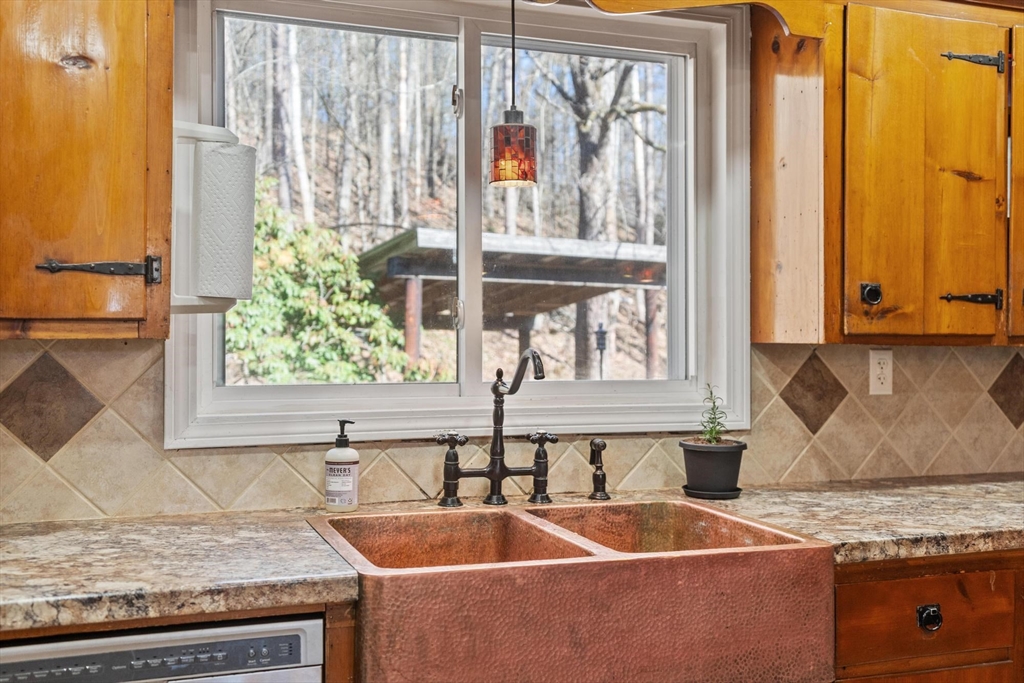 885 Royalston Road Phillipston, MA 01331 - Photo 15 of 40