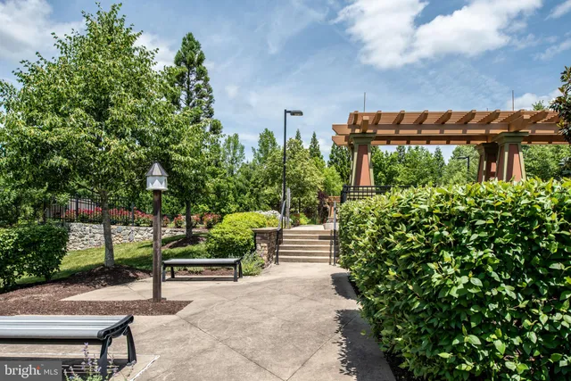 $669,999 | 27 Sanibel Drive, Fredericksburg, VA 22406