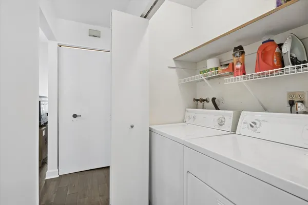 $369,000 | 2286 Weatherford Lane, Naperville, IL 60565