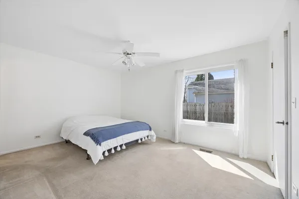 $369,000 | 2286 Weatherford Lane, Naperville, IL 60565