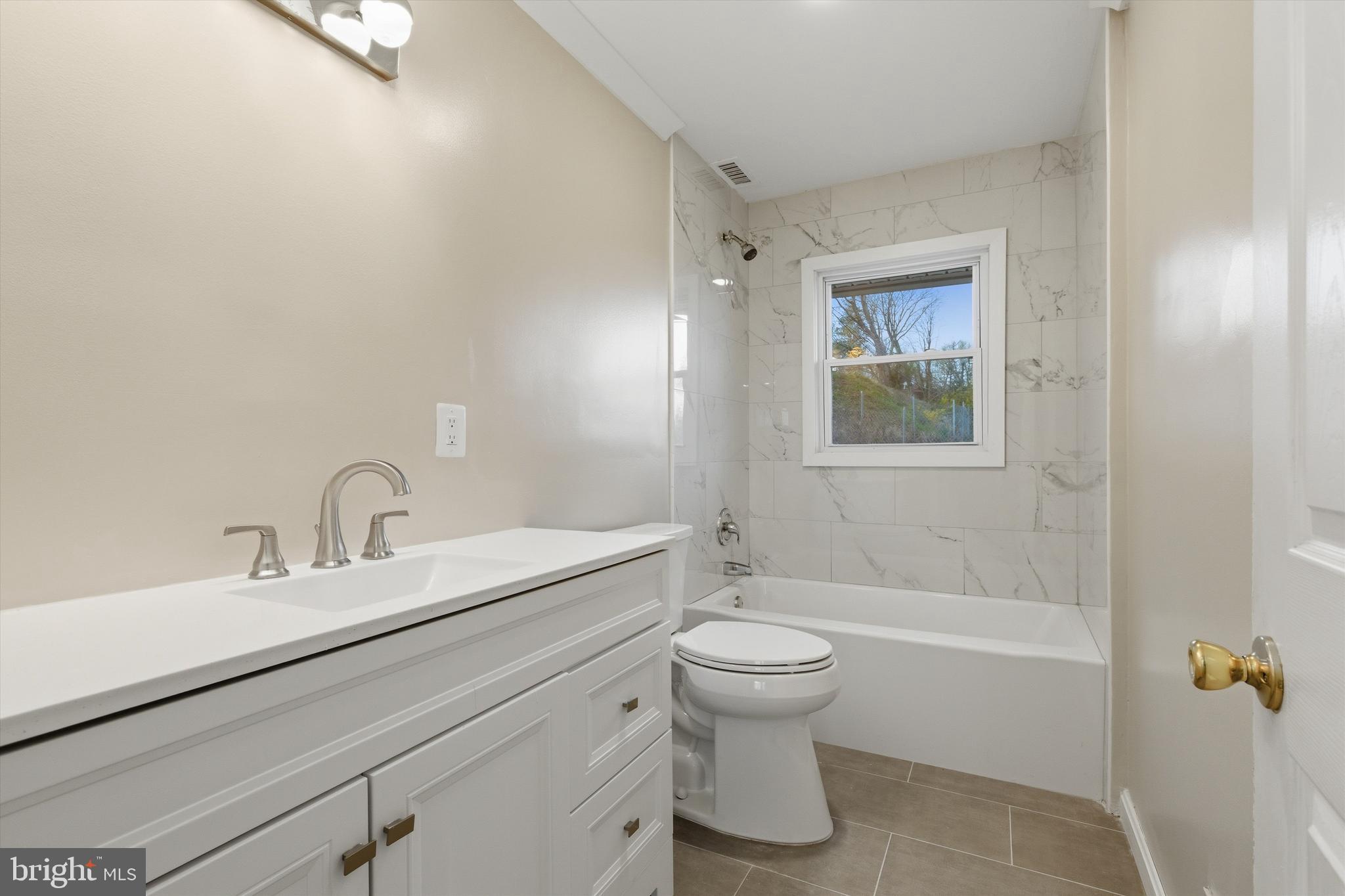 6703 Glenkirk Road Baltimore, MD 21239 - Photo 13 of 33