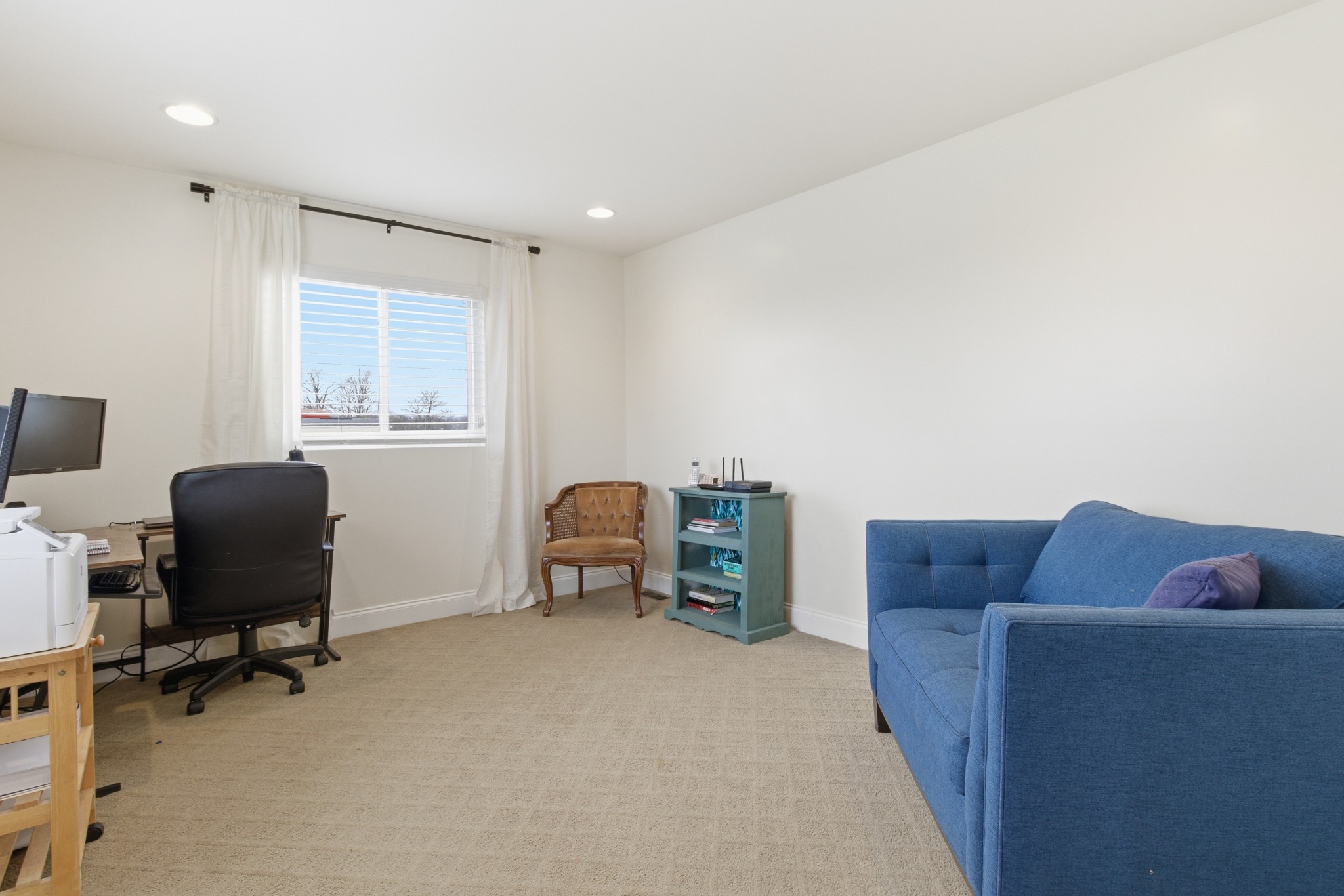 558 Ferrells Loop Road Beechgrove, TN 37018 - Photo 12 of 46 a livingroom with workspace and a couch