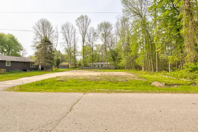 $25,900 | 605 46th Avenue, Menominee, MI 49858