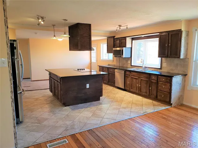 $2,750 | 803 Clayworth Drive, Ballwin, MO 63011