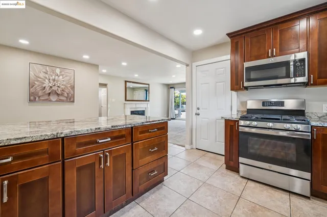 $749,999 | 17761 Via Arriba, San Lorenzo, CA 94580