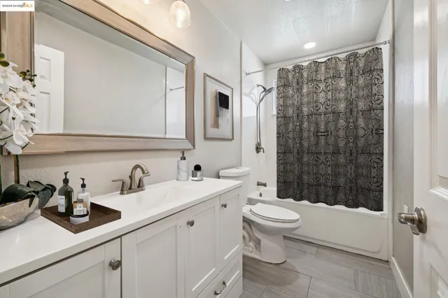 $749,999 | 17761 Via Arriba, San Lorenzo, CA 94580