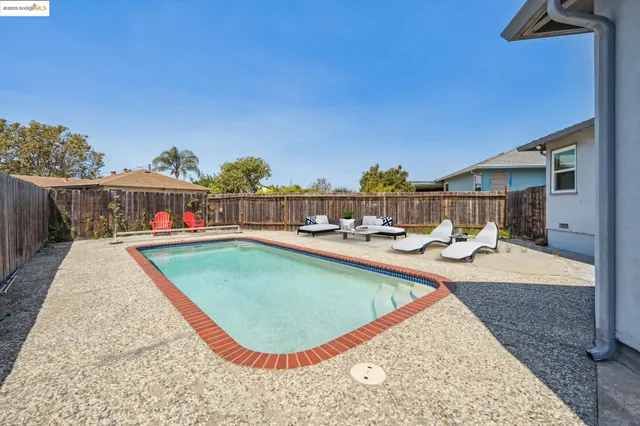 $749,999 | 17761 Via Arriba, San Lorenzo, CA 94580