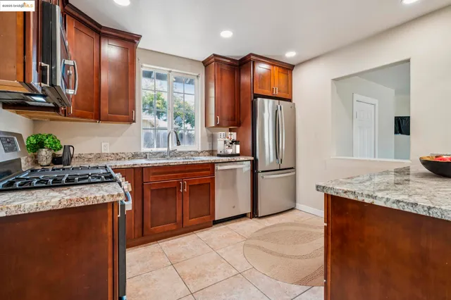 $749,999 | 17761 Via Arriba, San Lorenzo, CA 94580