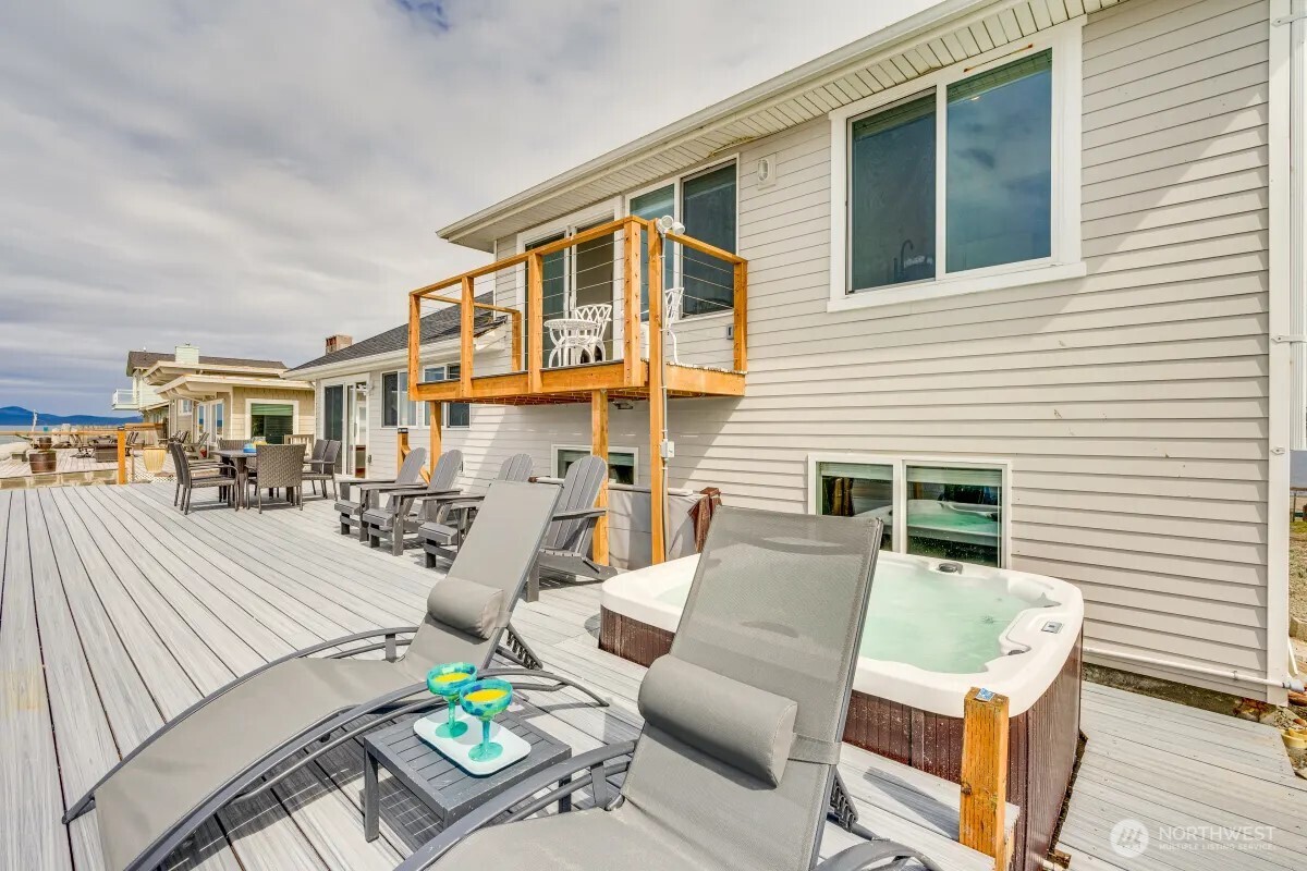 2585 West Beach Road Oak Harbor, WA 98277 - Photo 13 of 36
