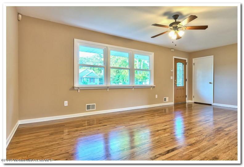 60 Sloop Creek Road Bayville, NJ 08721 - Photo 4 of 30 Living Room