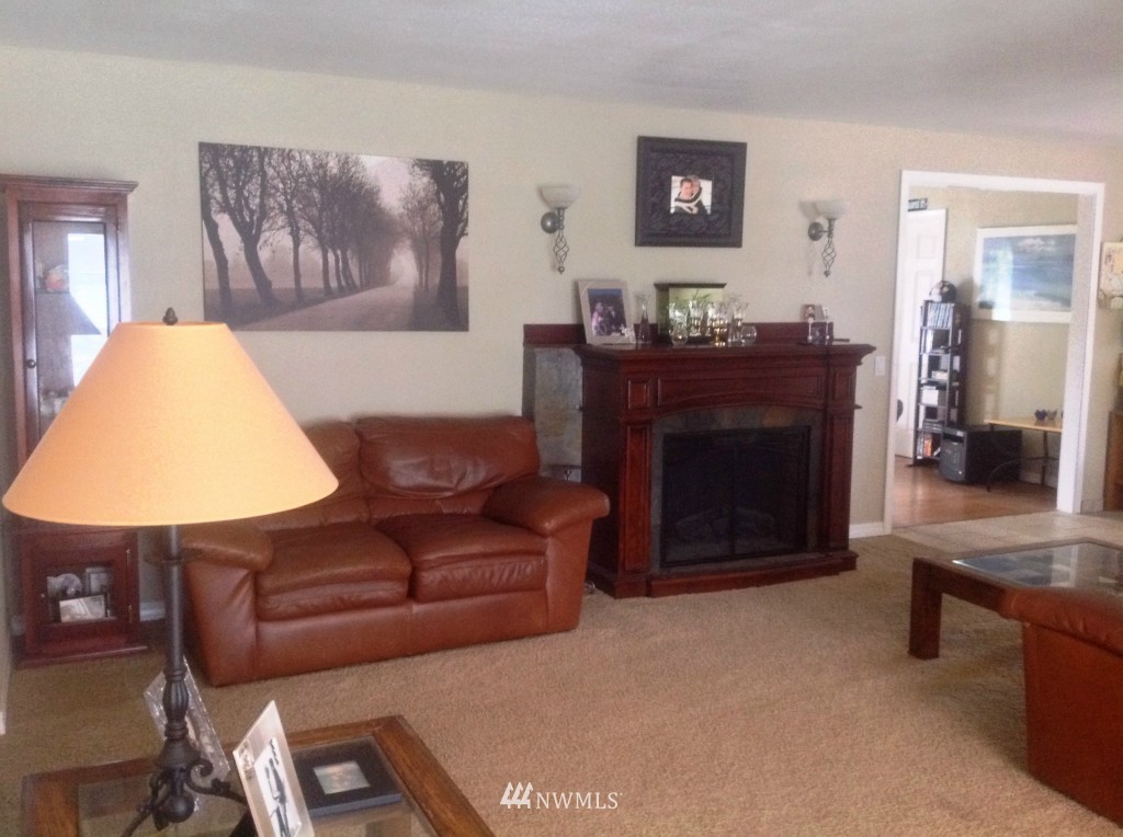 17022 128th Avenue Southeast Renton, WA 98058 - Photo 4 of 18 Gallery Image 4