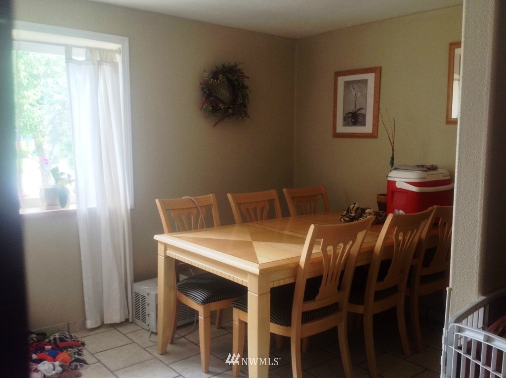 17022 128th Avenue Southeast Renton, WA 98058 - Photo 5 of 18 Gallery Image 5