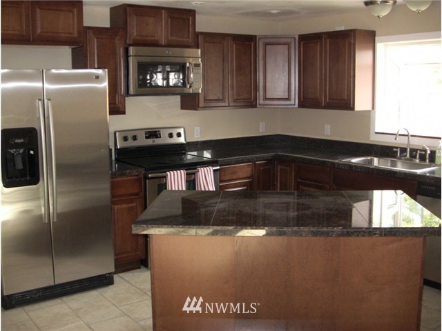 17022 128th Avenue Southeast Renton, WA 98058 - Photo 6 of 18 Gallery Image 6