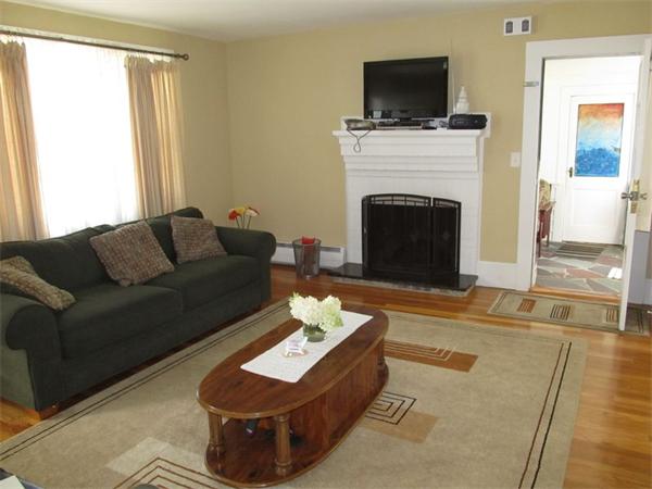 105 Dunns Pond Road Barnstable, MA 02601 - Photo 3 of 22 Gallery Image 3