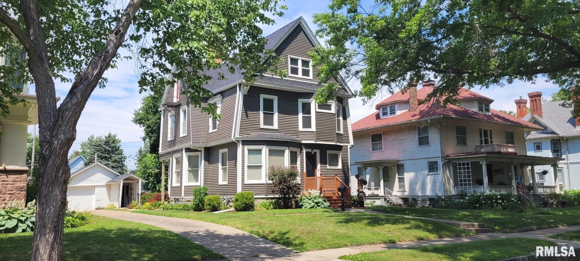 820 22nd Street Rock Island, IL 61201 - Photo 1 of 24