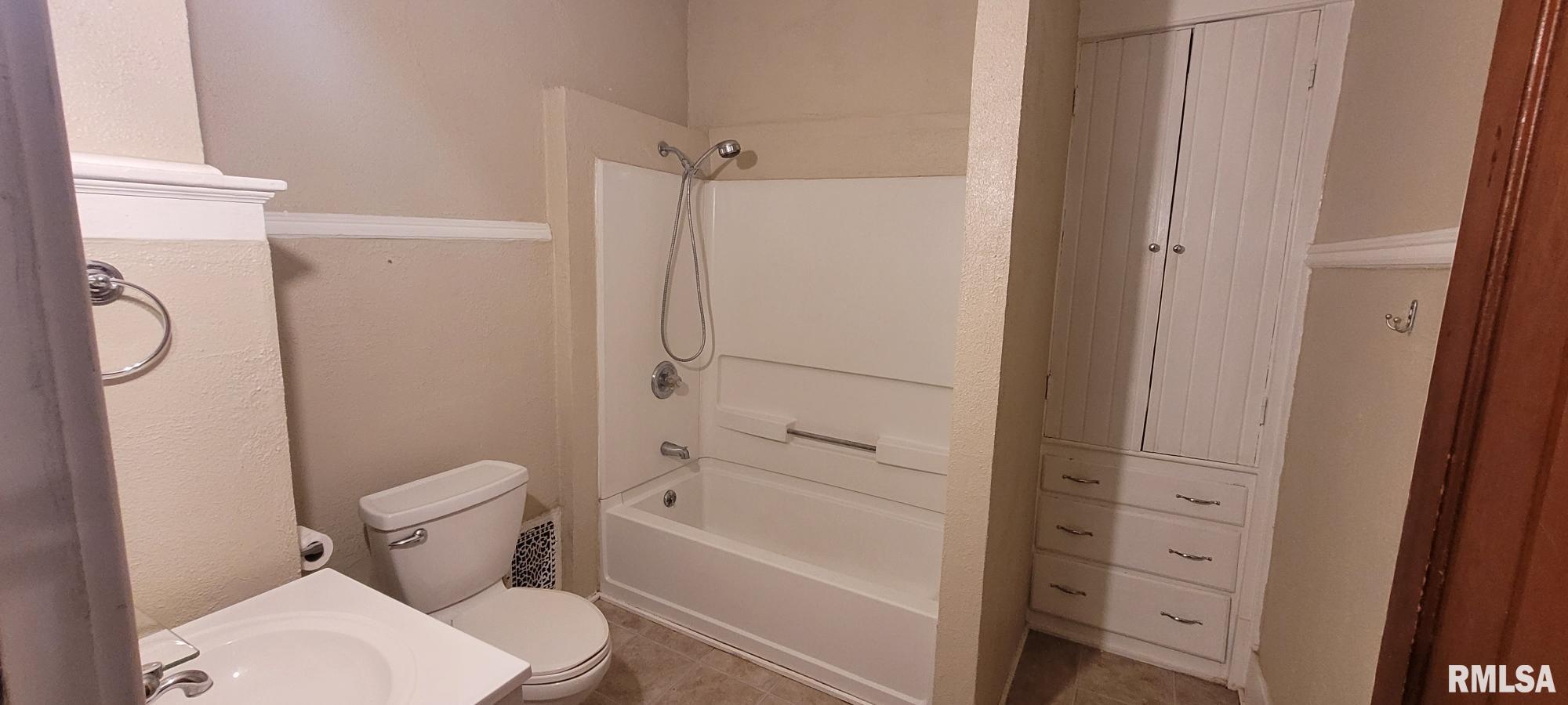 820 22nd Street Rock Island, IL 61201 - Photo 12 of 24