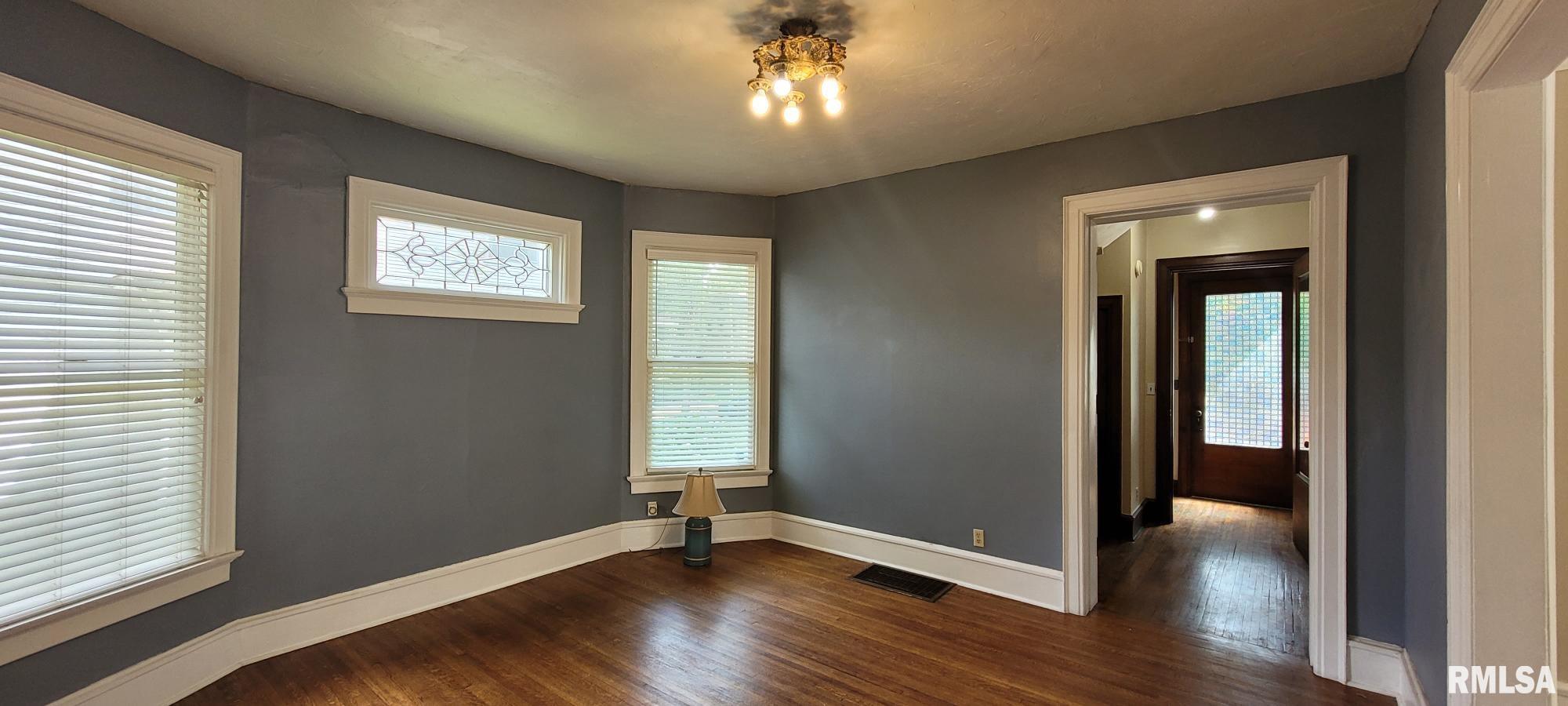 820 22nd Street Rock Island, IL 61201 - Photo 5 of 24