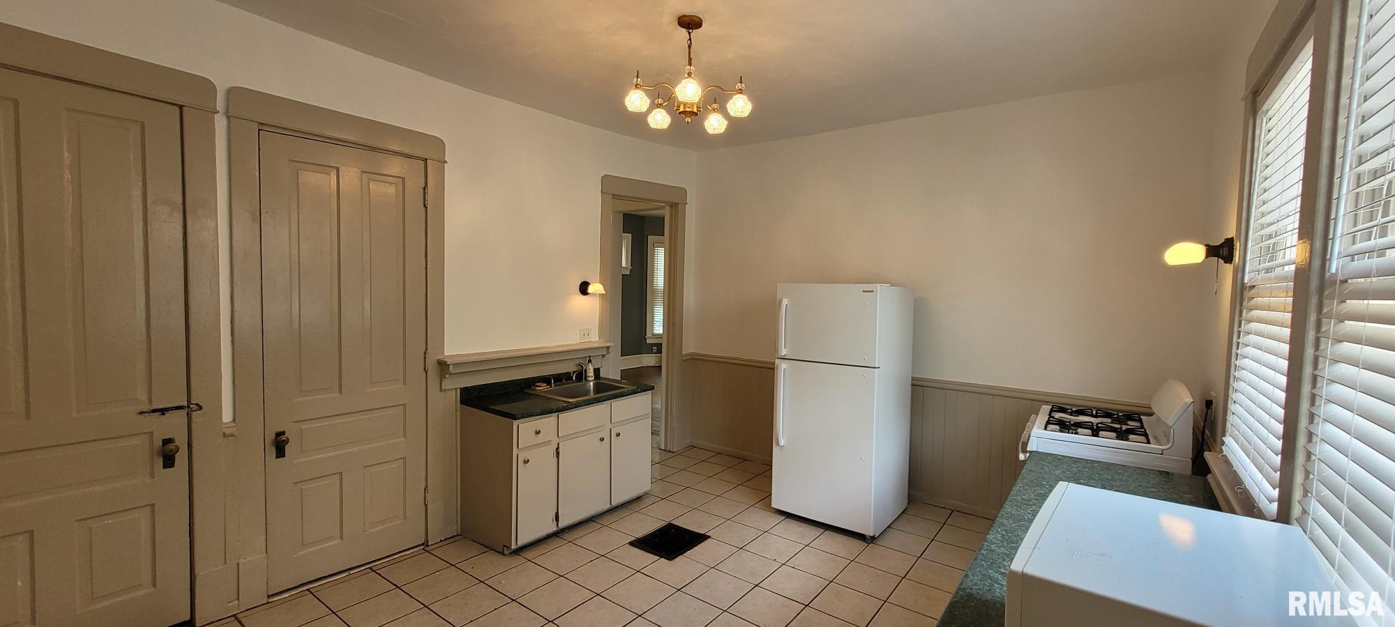 820 22nd Street Rock Island, IL 61201 - Photo 6 of 24
