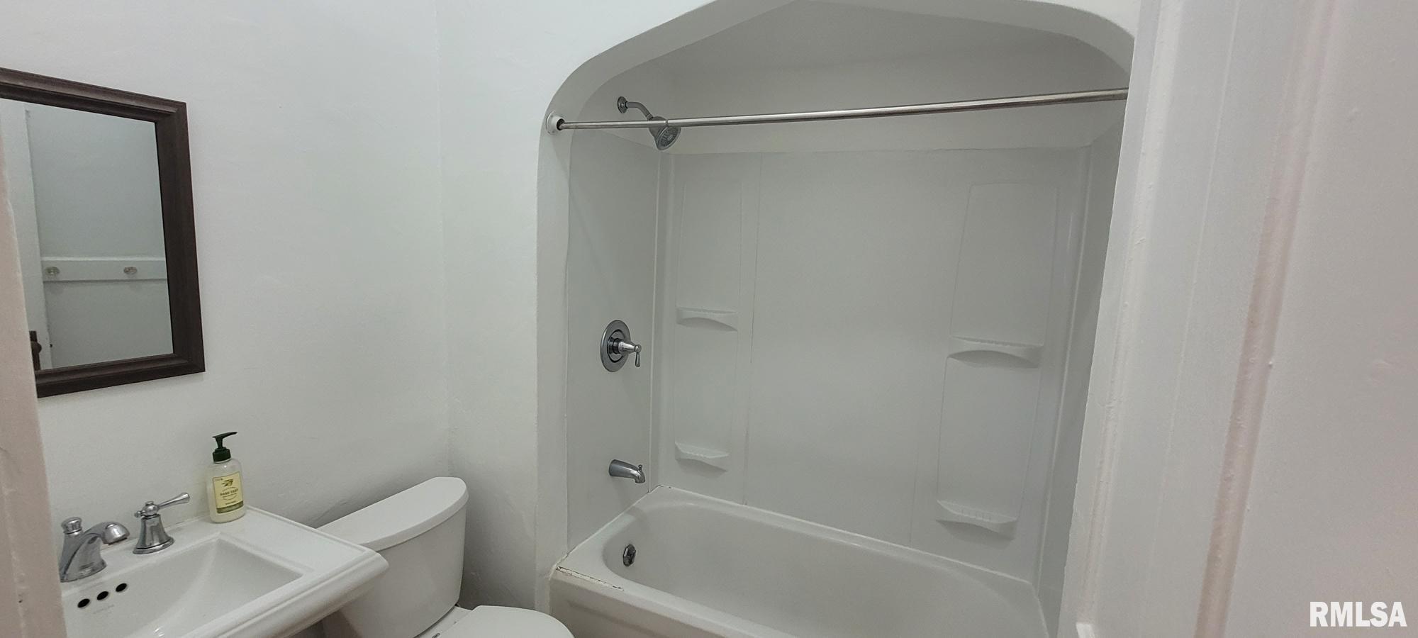 820 22nd Street Rock Island, IL 61201 - Photo 8 of 24